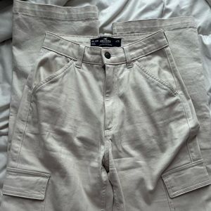 hollister beige cargo pants size 00Long